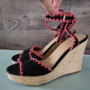 Indigo Rd. Women's Wedge Heel Sandals Ankle Strap Espadrille Black and Coral 10